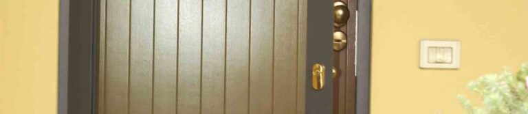 Zanzariere per porte a Treviso Oasi Tenda: vivi la tua casa in piena libertà!